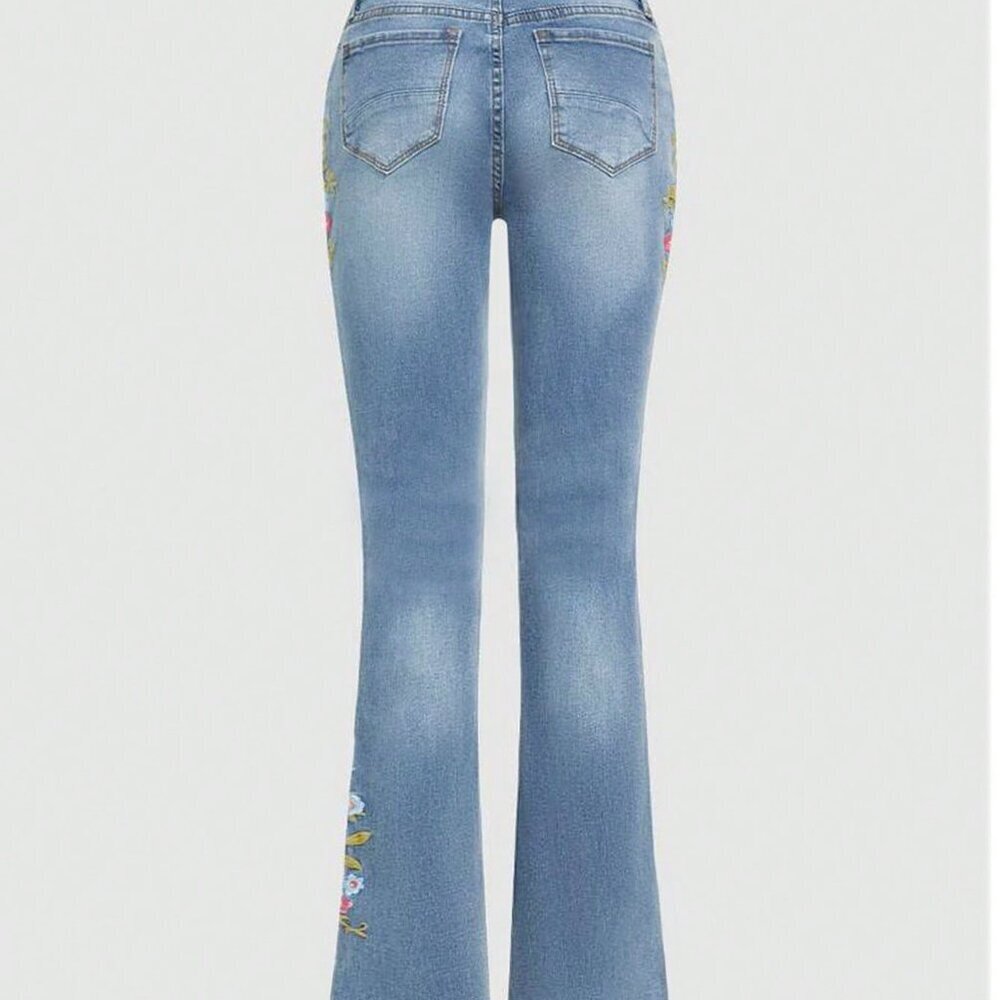 Blue Casual Women's Washed Floral Embroidered Pocket Denim Jeans - Picture 3 of 5